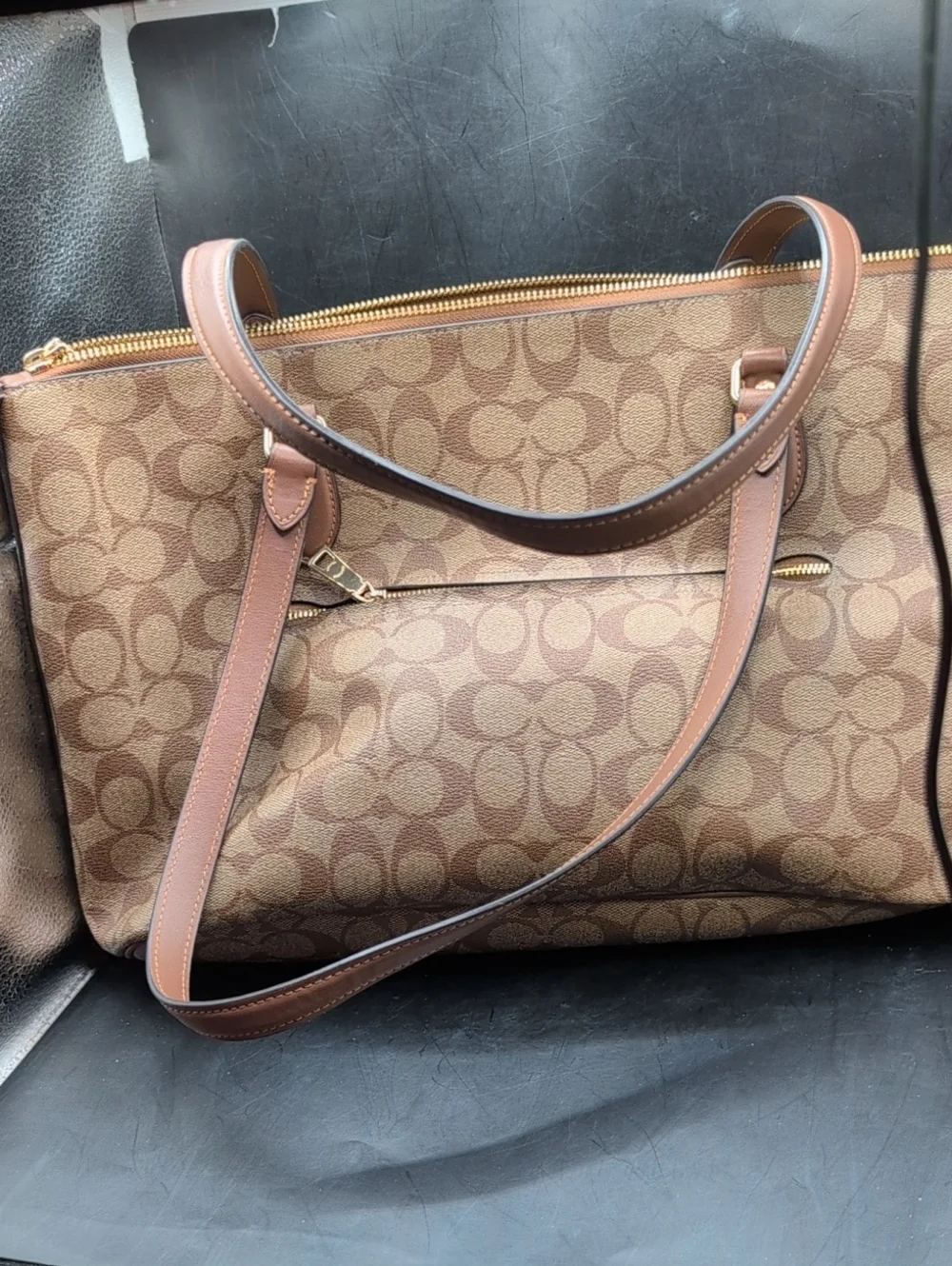Coach Gallery Tote In Signature Canvas CH504